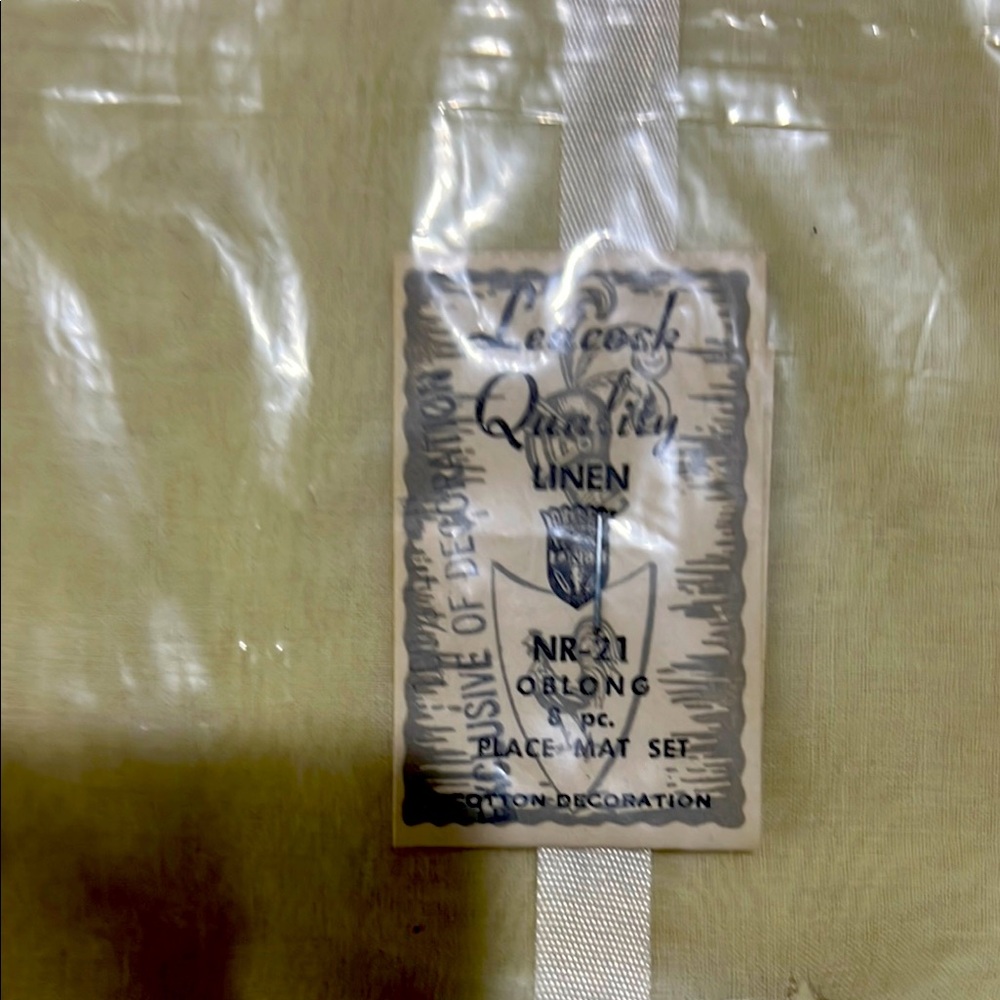 Leacock Linen 8 piece Place Mat Set